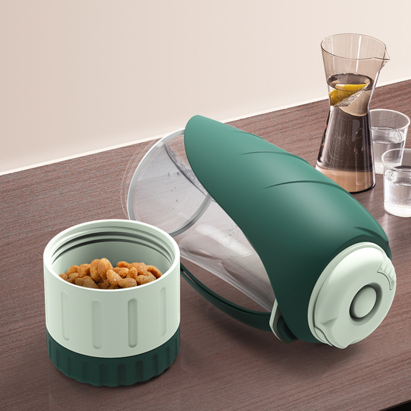 Keep Your Dog Fed & Hydrated On The Go
